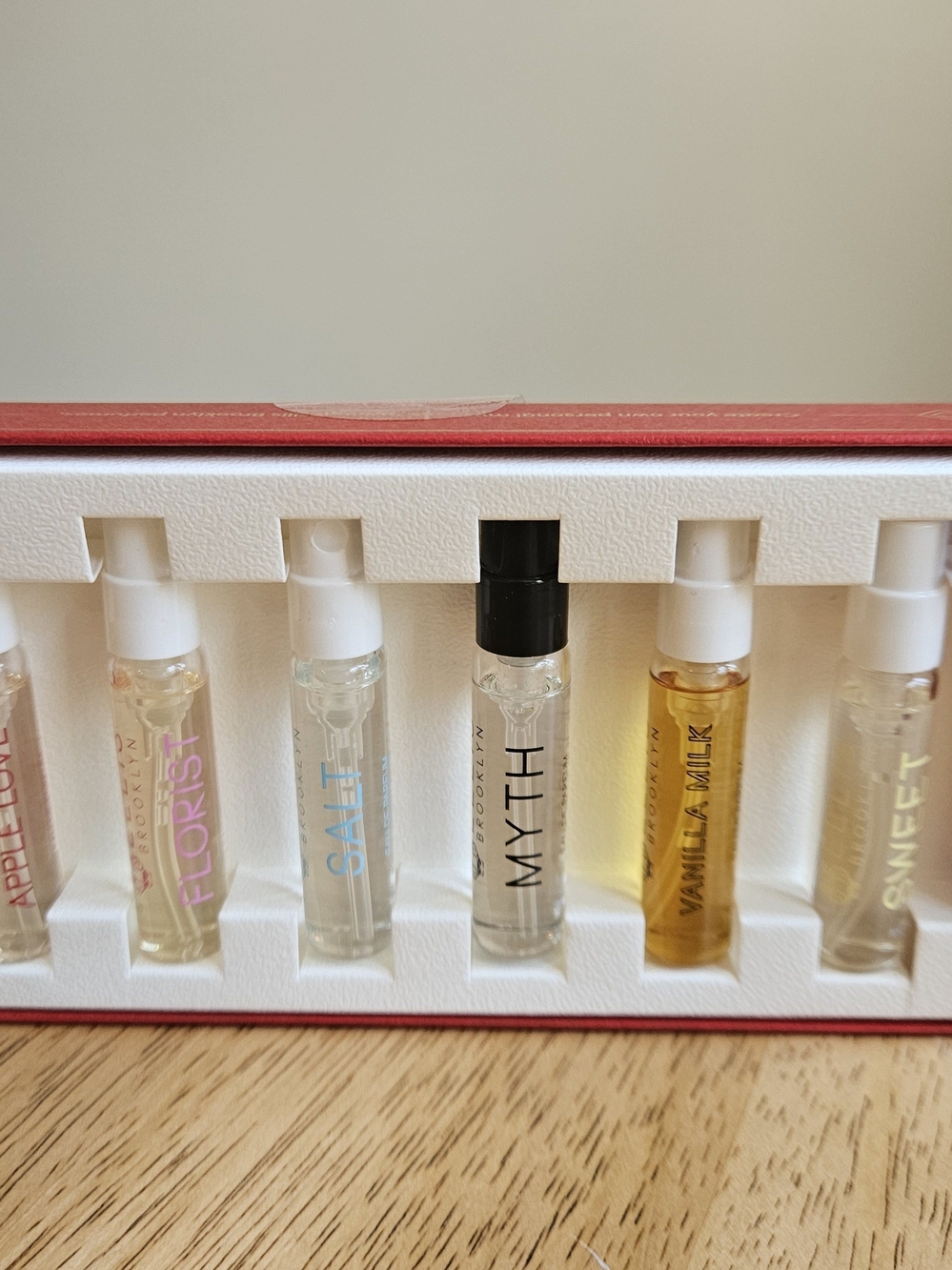 0Ellis Brooklym   Perfume DISCOVERU  Sample Vial - Gift SET